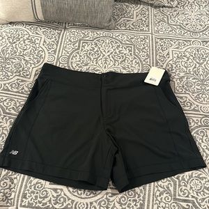 🆕 New Balance 6 inch Traveler shorts. NWT size Large Black
